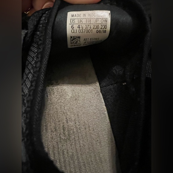 Adidas Black and Gray Patterned Sneakers - Picture 5 of 5